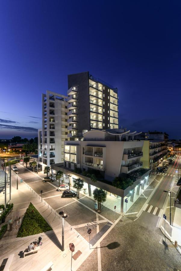Hesperia Hotel & Residence Лідо-ді-Єзоло Екстер'єр фото
