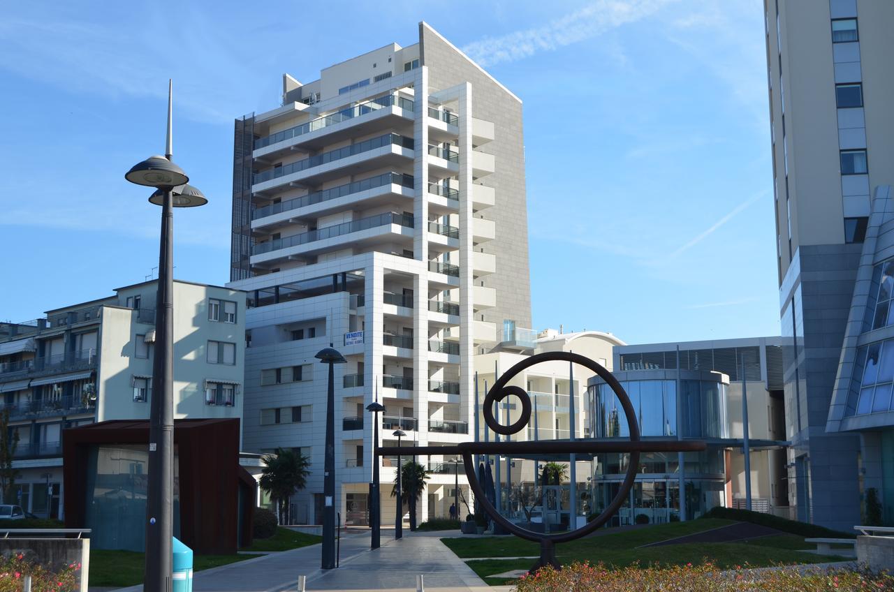 Hesperia Hotel & Residence Лідо-ді-Єзоло Екстер'єр фото