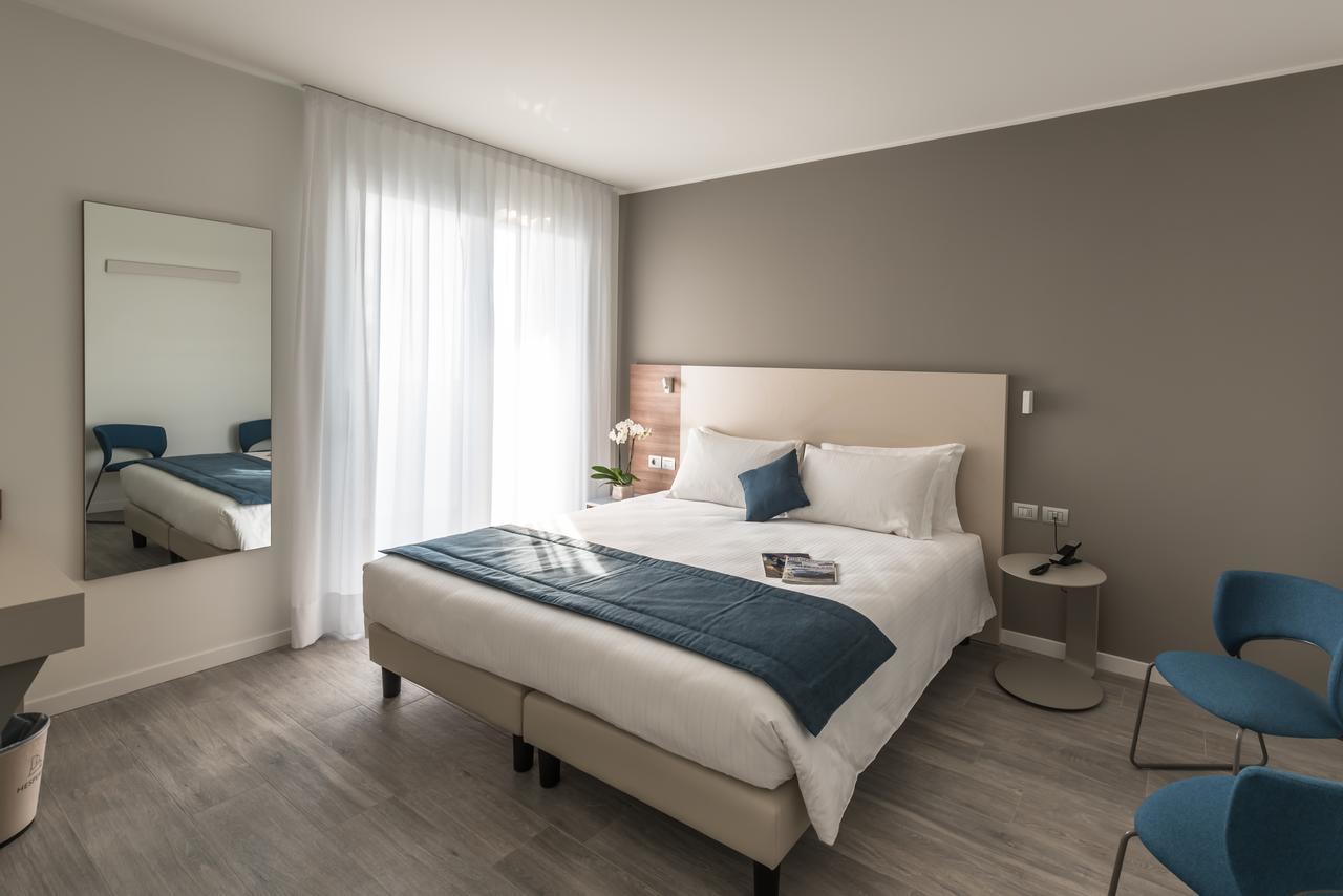 Hesperia Hotel & Residence Лідо-ді-Єзоло Екстер'єр фото