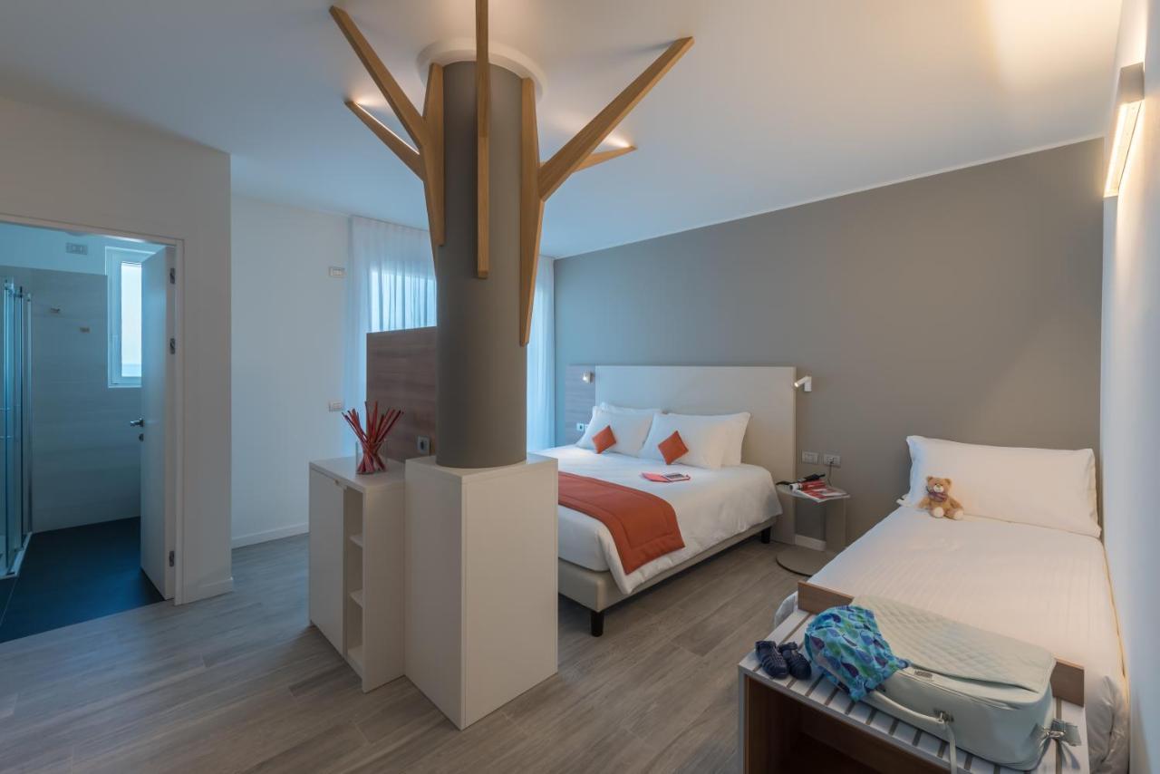 Hesperia Hotel & Residence Лідо-ді-Єзоло Екстер'єр фото